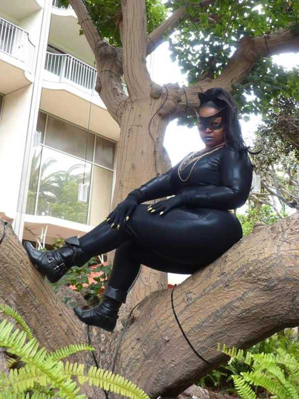 Catwoman (Eartha Kitt) - Batman - Silhouettescosplay - 8