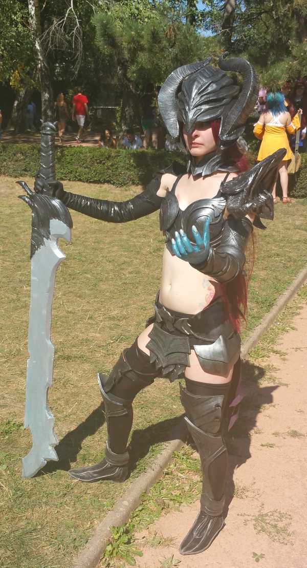 Dark knight woman - Megu Cosplay - Lyon Hanabi 2015 - 2